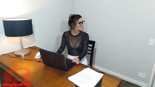 Goddess secretary calls the computer technician to banged her at