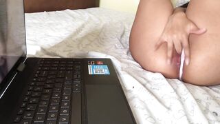 Watching Porn and Fingers my Cunt until Squirt