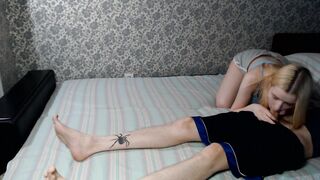 Помогла расслабиться сводному братишке после тяжелого дня