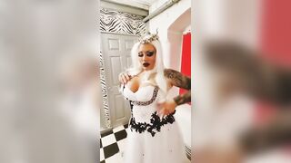 SLUTTY ICE QUEEN