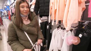 19 yo blown penis inside the fitting room