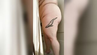 JERK OFF ENCOURAGEMENT- Spy on PAWG into Shower
