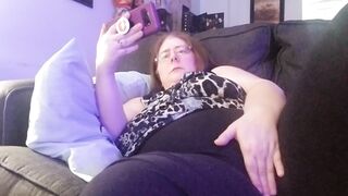 Watching Porn on my Phone and Masturbaiting through my Leggings