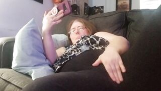 Watching Porn on my Phone and Masturbaiting through my Leggings