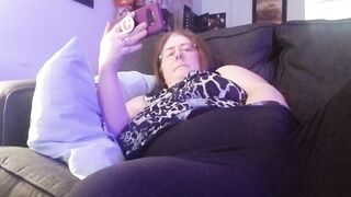 Watching Porn on my Phone and Masturbaiting through my Leggings