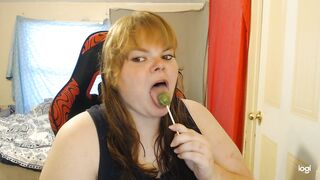 BBW Deepthroats a Sucker