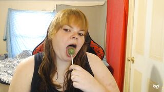 BBW Deepthroats a Sucker