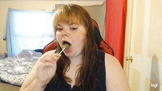 BBW Deepthroats a Sucker