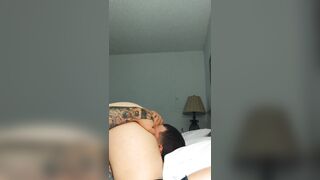 Pregnant cougar Bounces Booty on Fans Face