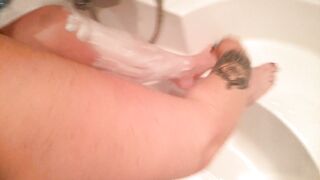 I Shave my Toes inside the Bathtub