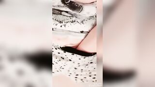 STARTING THE DAY WITH a PLAY: cougar WITH GIANT BREASTS FINGER FUCKED HERSELF