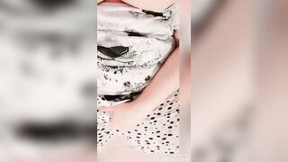 STARTING THE DAY WITH a PLAY: cougar WITH GIANT BREASTS FINGER FUCKED HERSELF