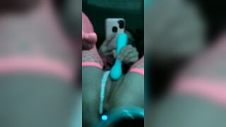 Amateur Pawg/ mom Plays around with her Fans