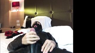 Latexitaly cuts his rubber cock (the sheat)