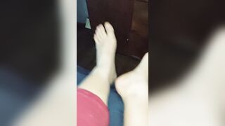 Foot Movie what Color Nail Polish?