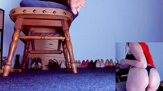 Feet Diva Slaps her Nude Booty Infront of Webcam and Teases with