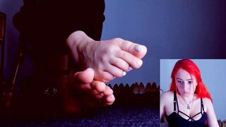 Feet Diva Slaps her Nude Booty Infront of Webcam and Teases with