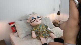 Me Masturbo Con Mi Muñeca y Quiero que Sea Real+mira Lo que