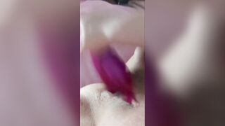Hottie cougar Fucking herself with a Sex Toy.