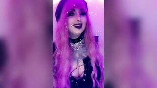 Favorite Neighborhood Gothgirl at your Service
