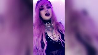 Favorite Neighborhood Gothgirl at your Service