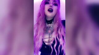 Favorite Neighborhood Gothgirl at your Service