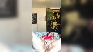 Cutie Hispanic mom Plays with her Cunt