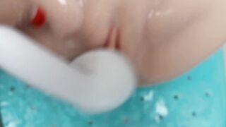 Muy Caliente y Juguetona Gloria Juega Con Chorro De Agua En Su