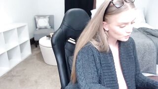 Huge Boobed bimbos shows her huge booty and titties
