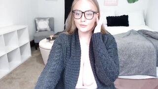 Huge Boobed bimbos shows her huge booty and titties