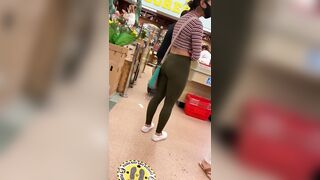 Latina 19 Year Mature candid butt at grocery store.