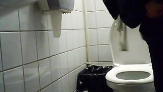 three Women uses the malltoilet, spy front see