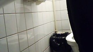 three Women uses the malltoilet, spy front see