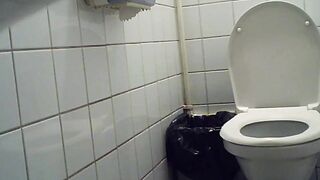 three Women uses the malltoilet, spy front see
