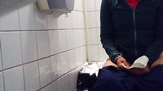 three Women uses the malltoilet, spy front see