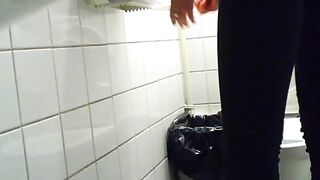 three Women uses the malltoilet, spy front see