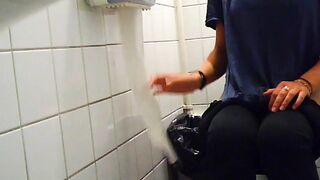 three Women uses the malltoilet, spy front see