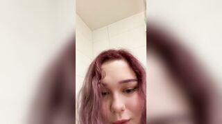 Chubby 18 Year Old with Huge Booty Plays into the Shower