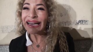 Vanesa shows her LONG TITTED INTO THE MIDDLE OF THE