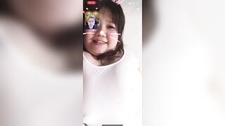 ２０代の爆乳iカップ日本女性がムチムチな身体を見せつける