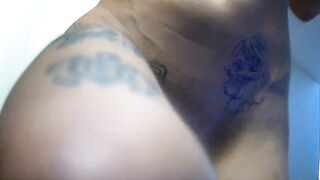 Wifey makes herself Squirt