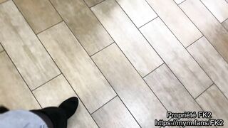 cougar CENTRE COMMERCIAL - Baisée Par un Jeune Inconnu De 20 Ans