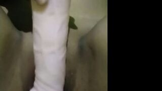 Ngocok Memek Sampai Crot Berkali - Kali