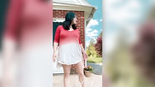 Flashing my Cunt while Cars Drive by and Power Pee outdoors