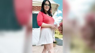 Flashing my Cunt while Cars Drive by and Power Pee outdoors