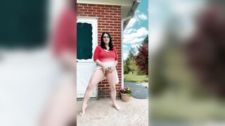 Flashing my Cunt while Cars Drive by and Power Pee outdoors