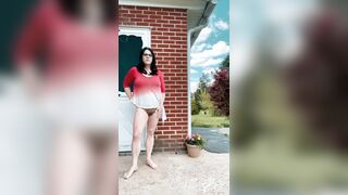 Flashing my Cunt while Cars Drive by and Power Pee outdoors