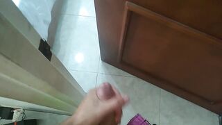 La Madrastra Lo Descubre Espiándola Mientras Se Viste y Lo Deja Correrse