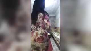 شراميط ترقص على أغنية شعبية قحاب الإمارات
