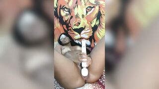 Brazilian Myfreecam Sensualizing and Masturbating Online